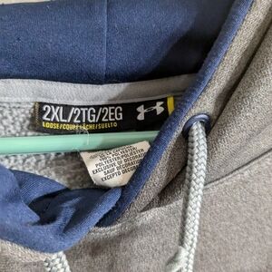 Men's XXL Under Armour gray and navy hoodie